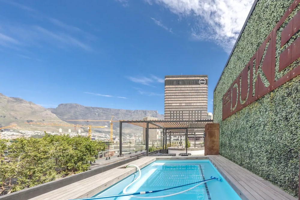 Beautiful 1 Bedroom Apartment in Cape Town view 5