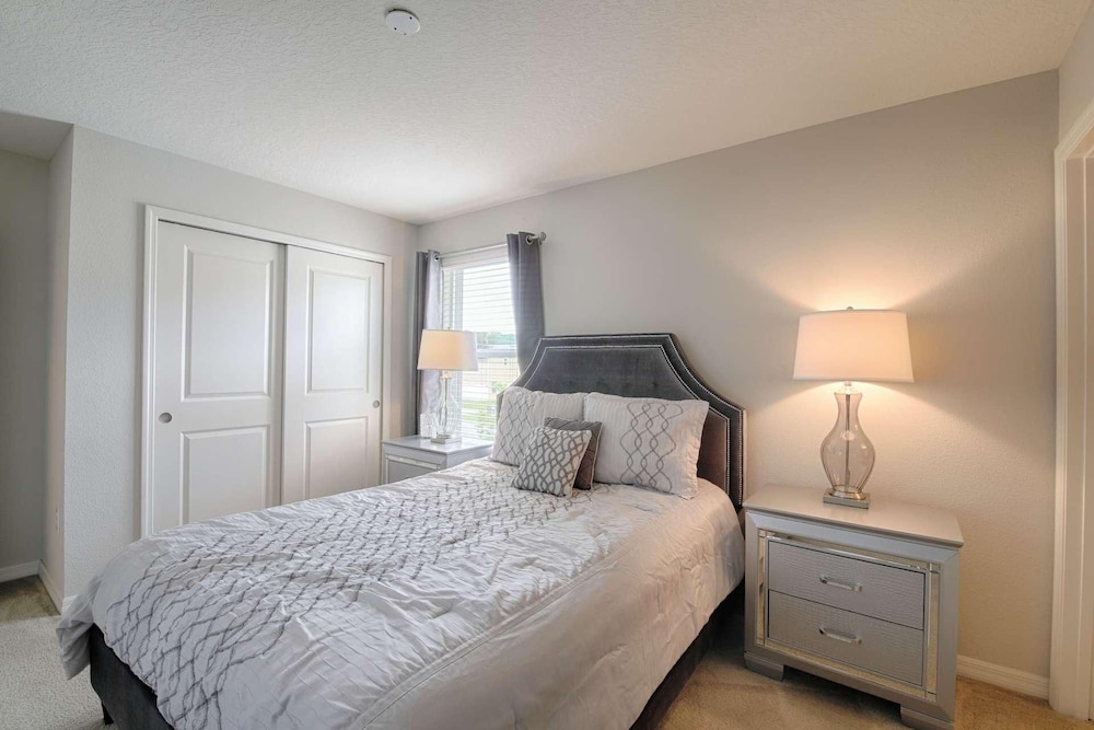 5137 Compass Bay