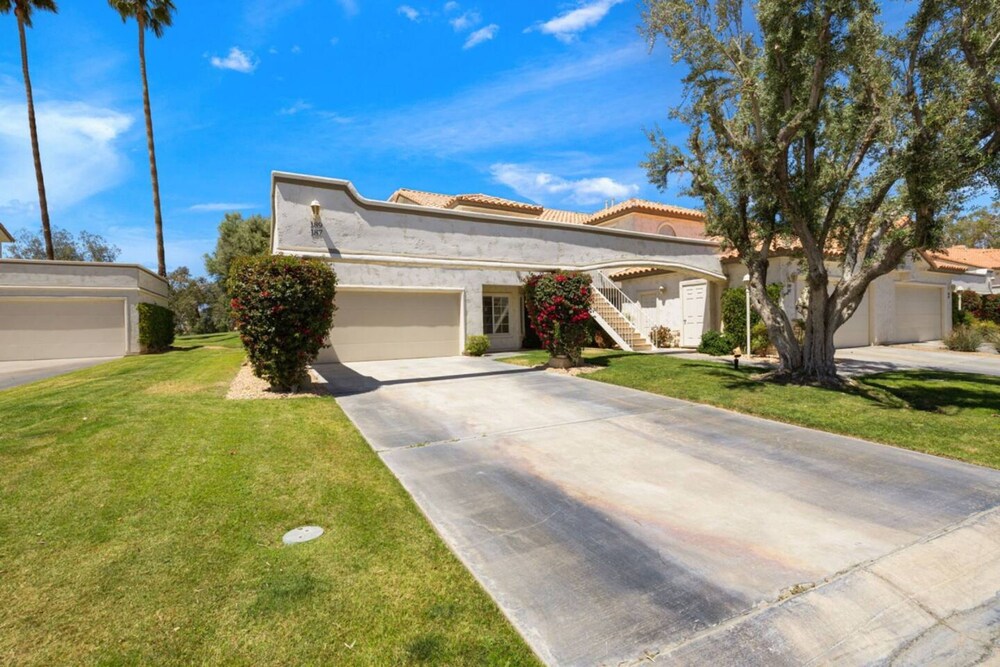 Fairway-view 3 Bedroom Condo in Palm Desert
