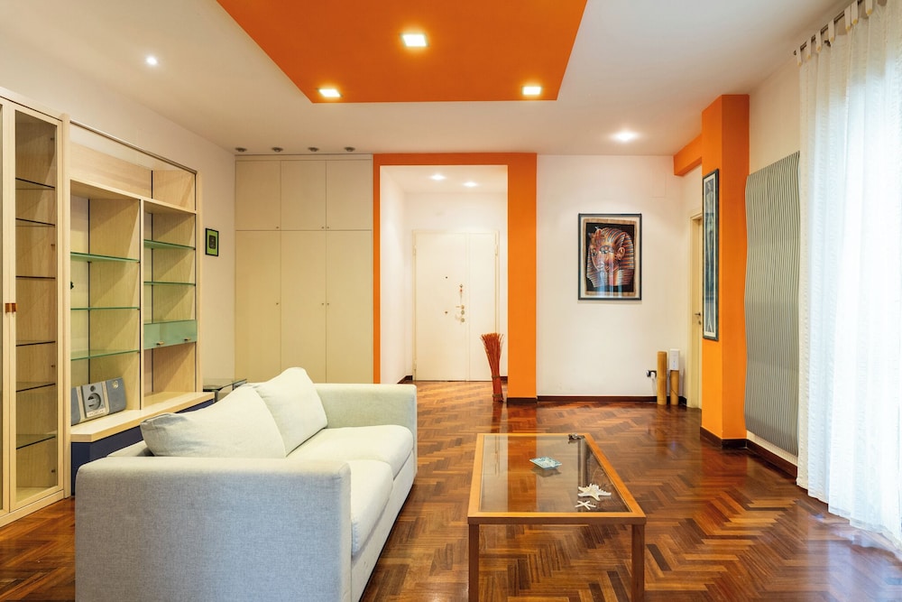 Roomy Family Apartment by Wonderful Italy photo 4