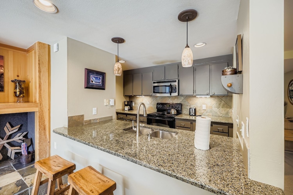 1806 Decatur 2 Bedroom Condo