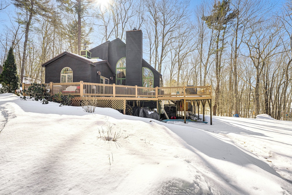 Waterfront Home w/ Boat Dock & Sunroom in Gardiner