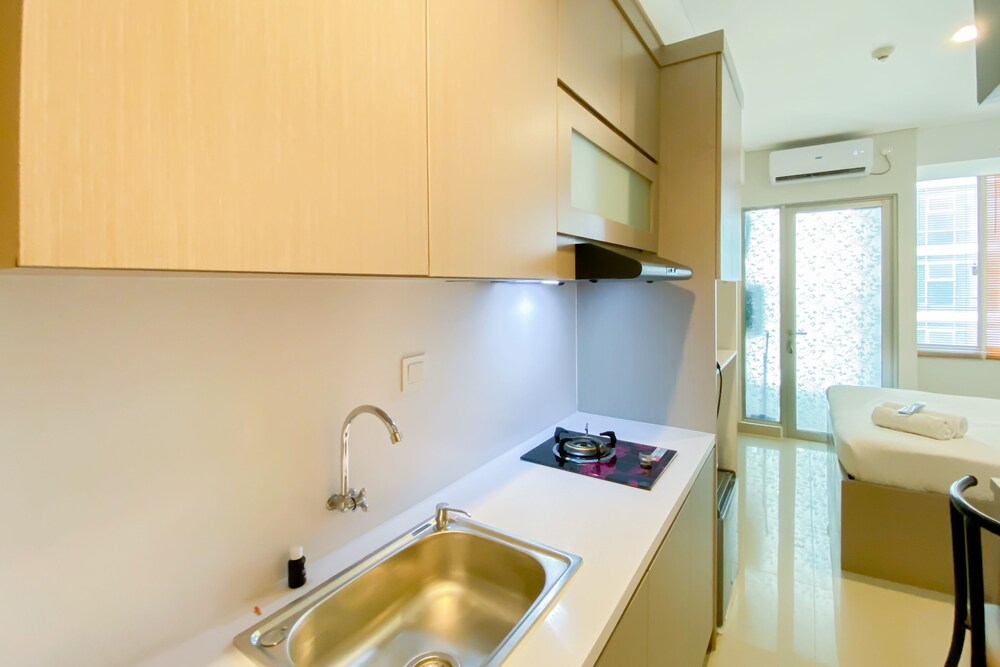 Cozy Stay Studio At Tamansari Iswara Apartment, Bekasi - 15