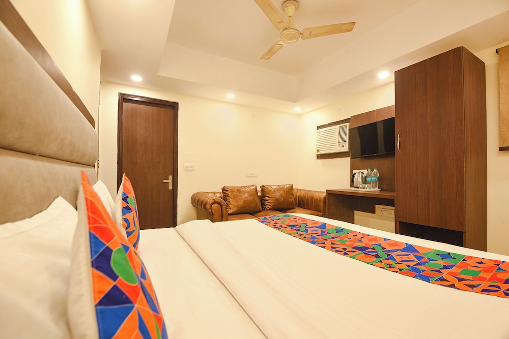 Fabhotel South Paradise