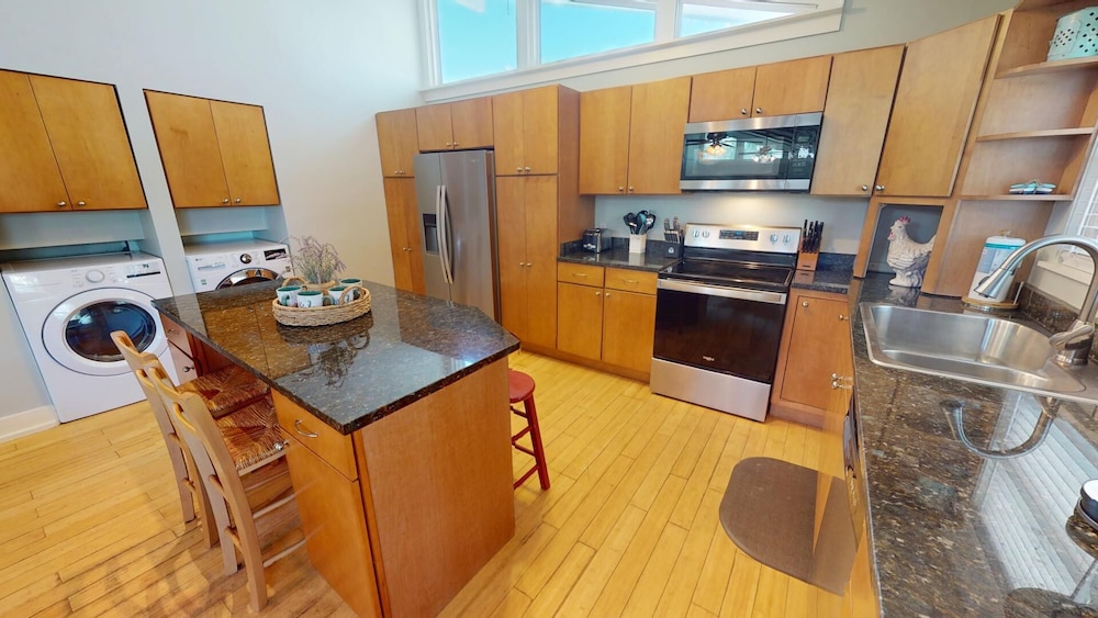 Peach on the Beach by Tybee Vacation Rentals