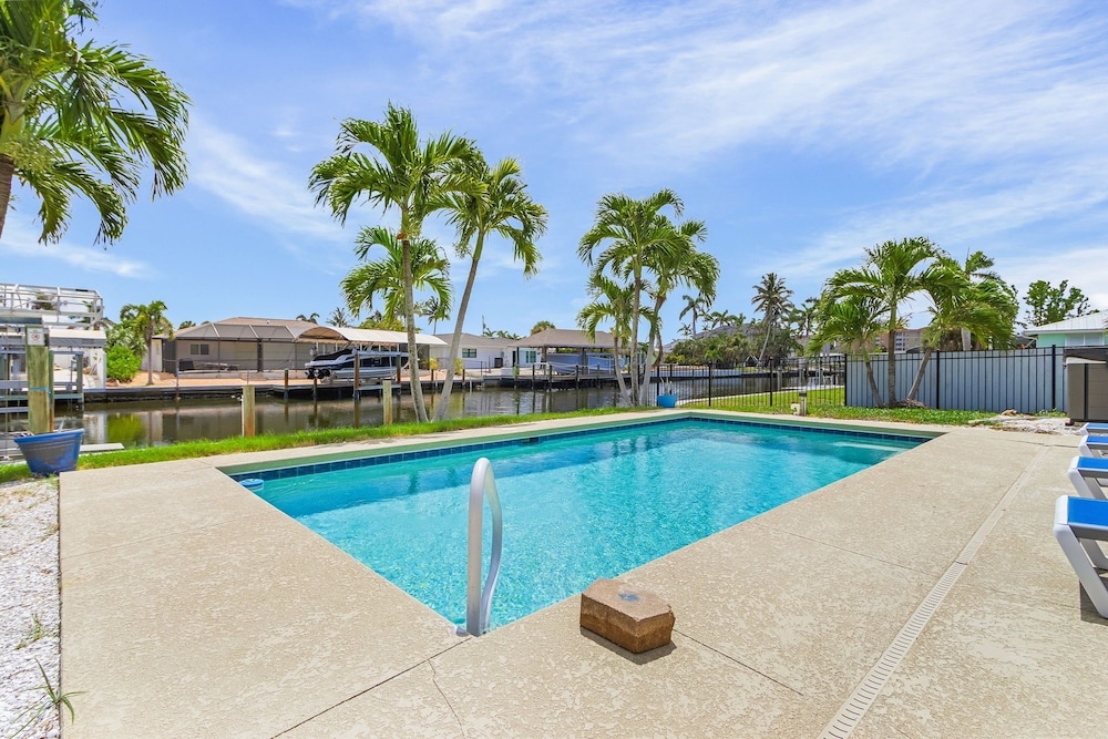 7 Dockside Dream: 3br/3ba Pool Home W/ Water Views! 3 Bedroom Home