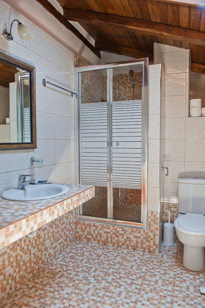 Kamares House Apartments & Studios