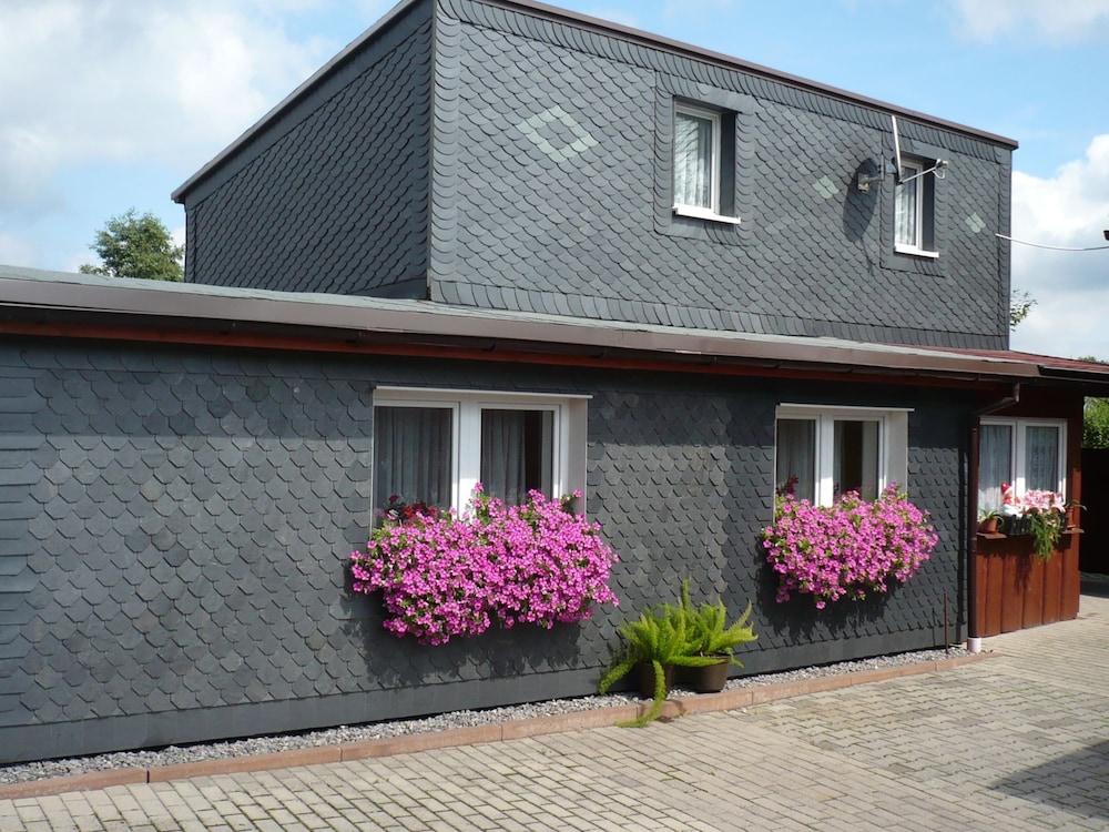 Holiday Home in Neustadt am Rennsteig With Pond