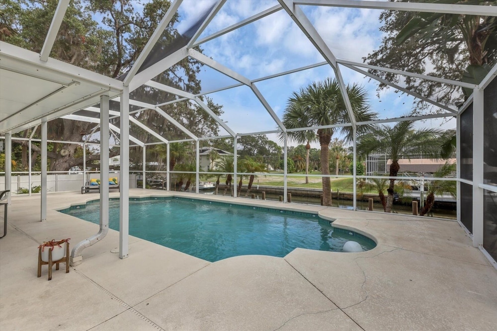 Englewood 2 Bedroom Canalfront Pool Cottage 2 Home
