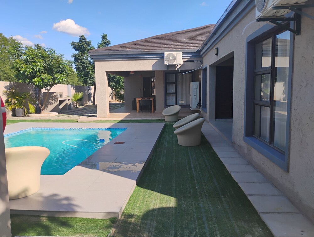 Petalite Villa Maun
