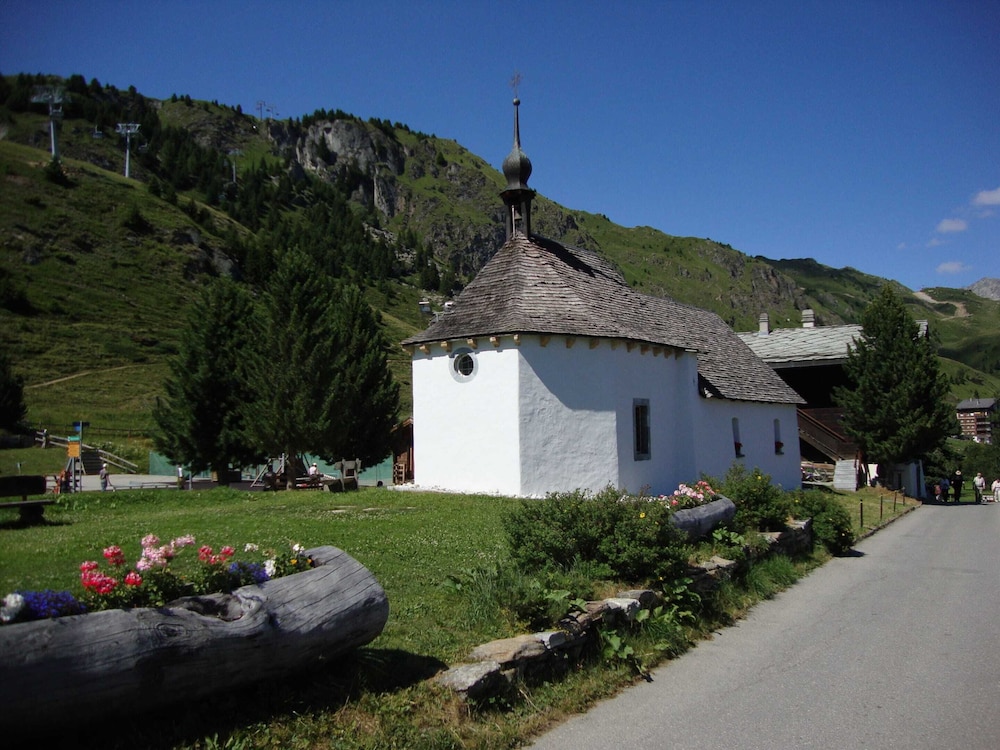 Photo 8