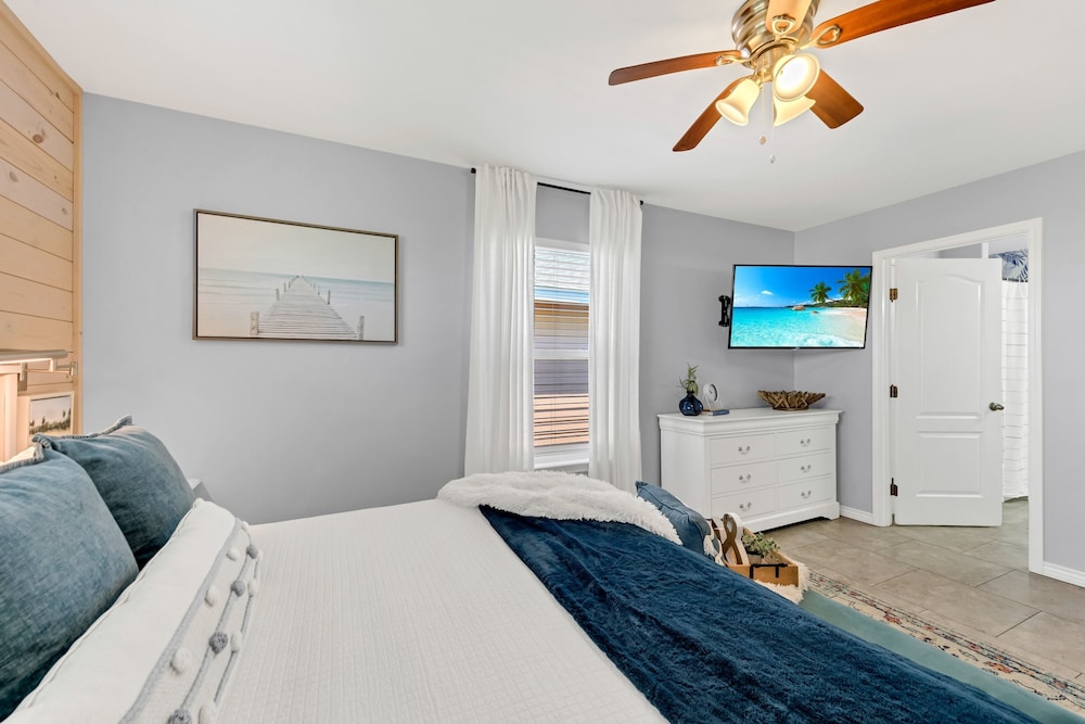 Totally Beachin by Avantstay Private Pool Hot Tub Swing Seats Beach Get Away
