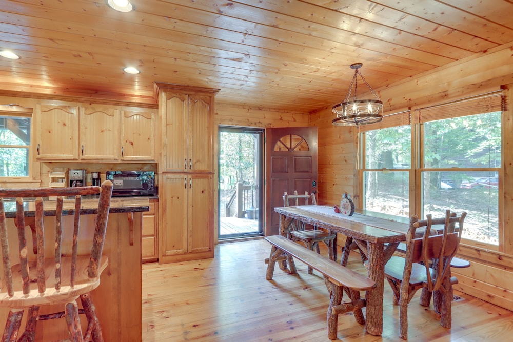 Lightning Bug Lodge at Coosawattee River Resort! view 2