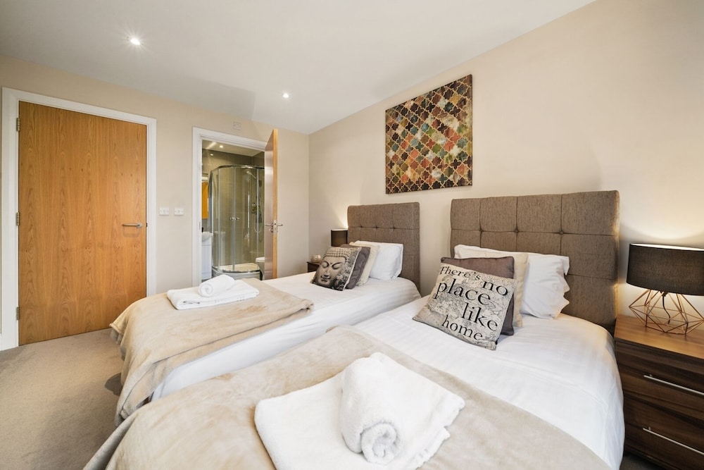 Heathrow Living Serviced Apartments by Ferndale
