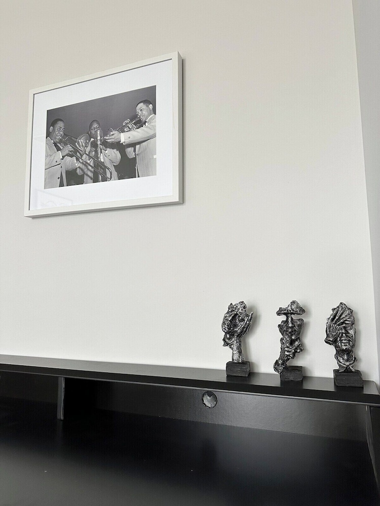 Chic & Cozy Philly Stay in City Center