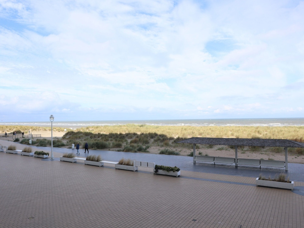 Apartment in Nieuwpoort With sea View