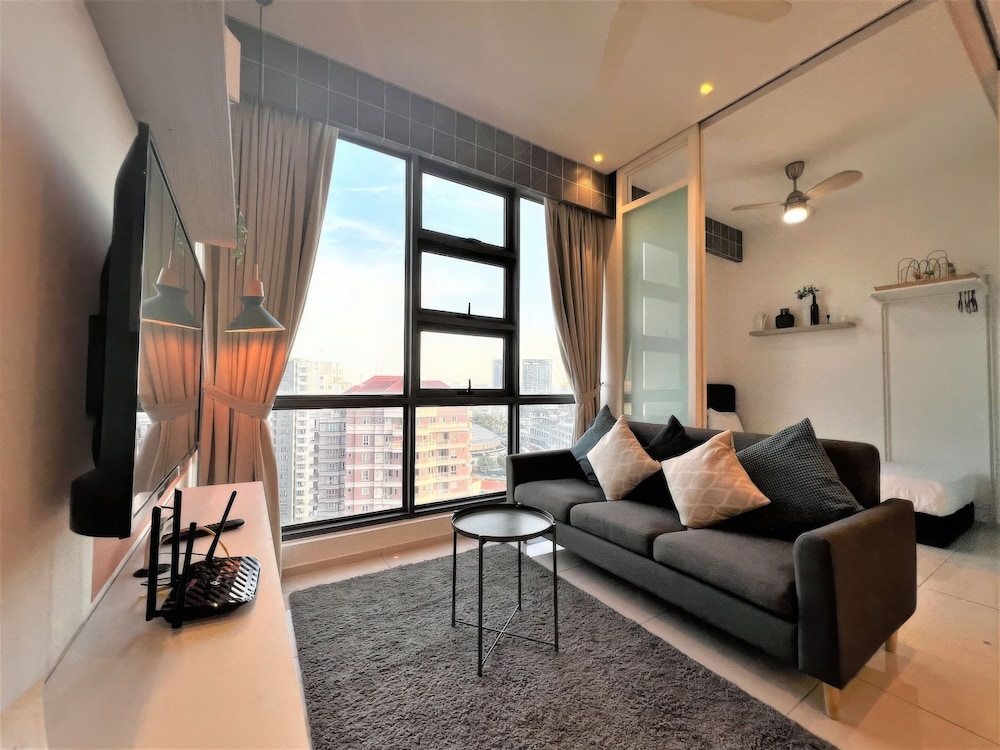 The Robertson Residences Free Gym & Pool