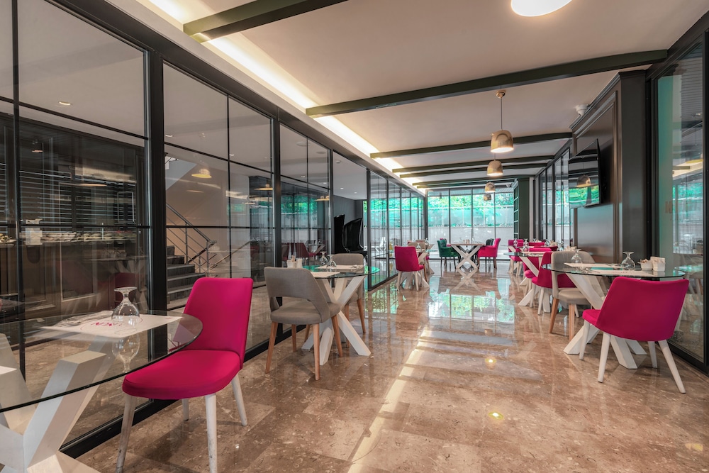 Nun By Laren Hotels - Image 71