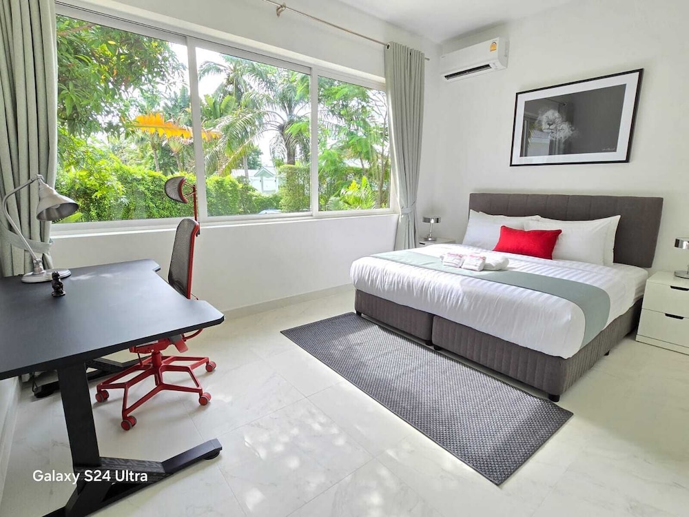 Bougain Villas Salad Beach view 2