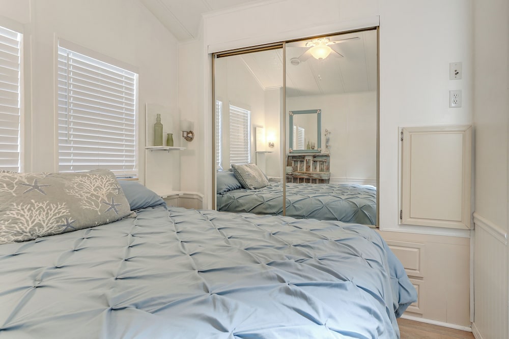 3 Mi to Nokomis Beach: Resort Home in Florida