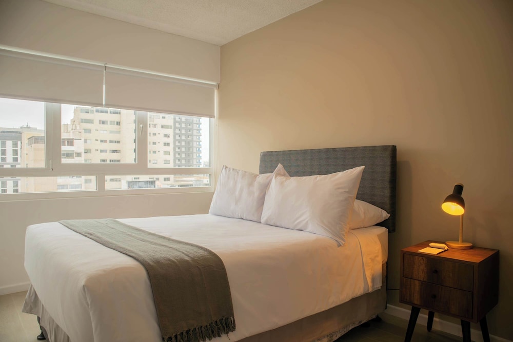 Striking 1BR in Miraflores
