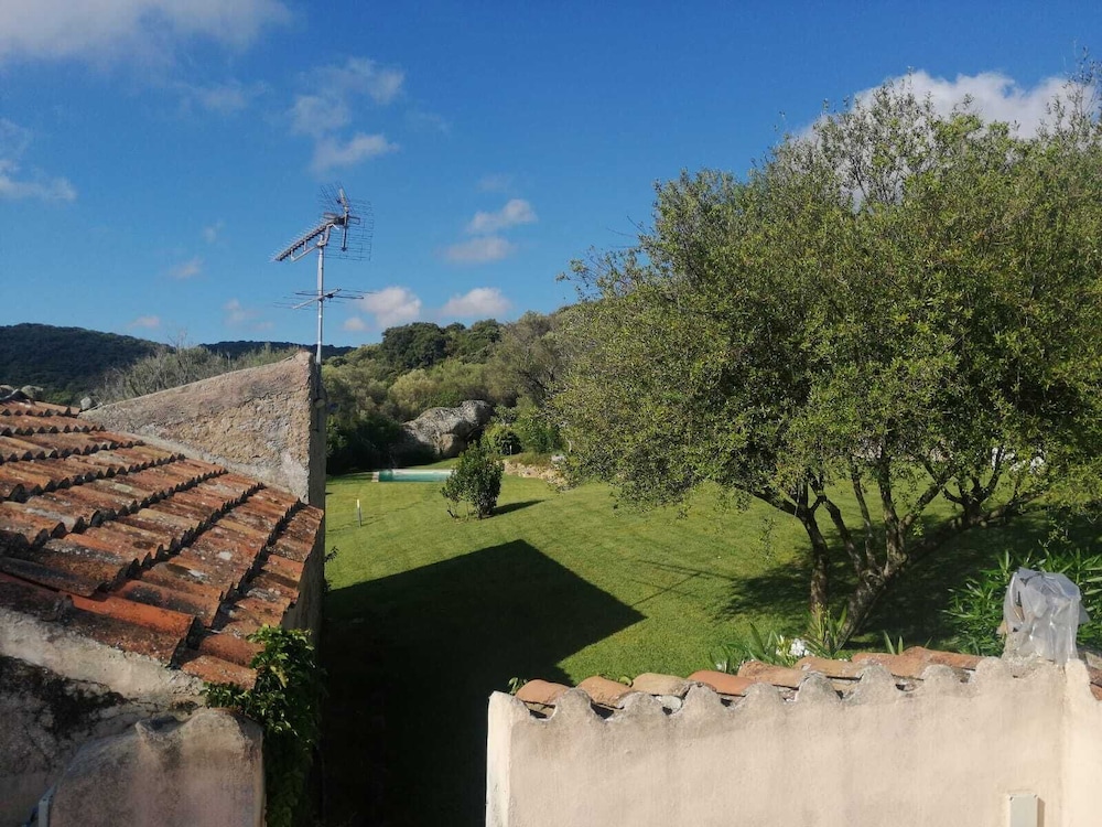 Impeccable 6-bed Villa in Luogosanto view 3