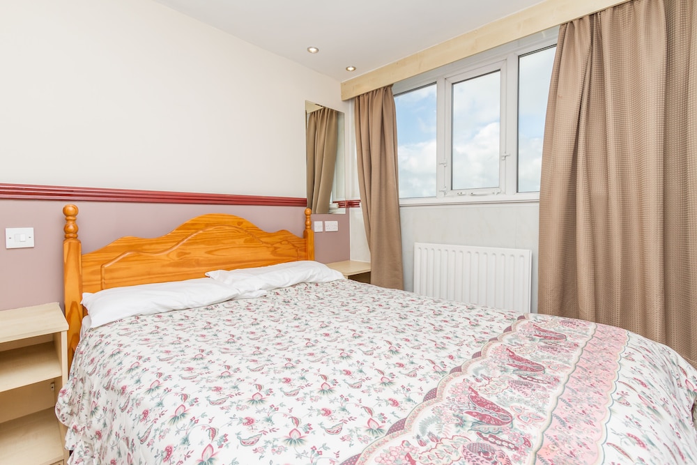 Lynton Apartments