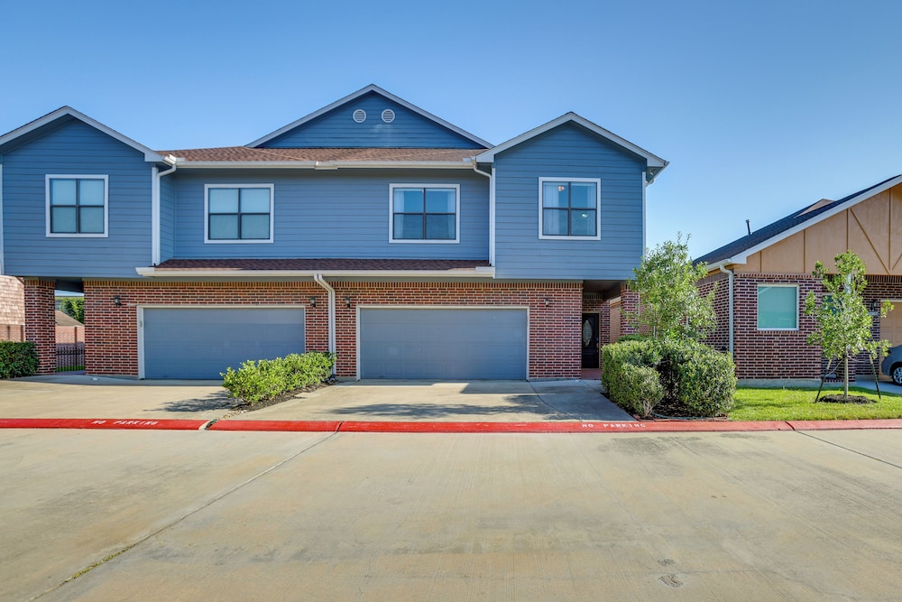 Pet-friendly Duplex Unit in Southwest Houston