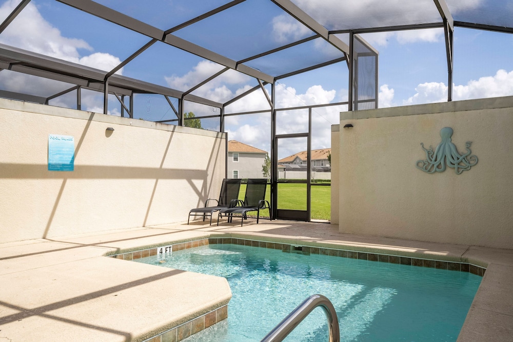 Storey Lake 4 BR With Private Pool
