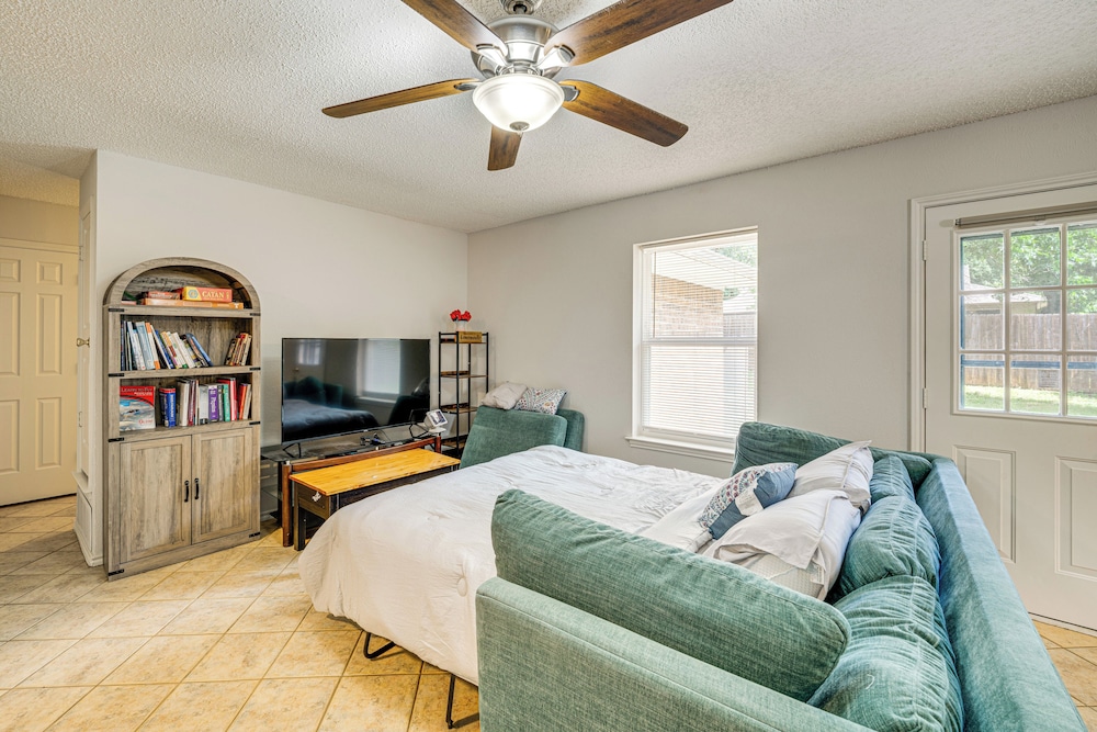 1 Mi to Denton Square: Family Home w/ Fenced Yard!