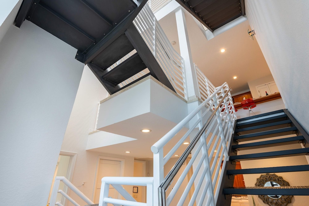 NEW 3-story Townhome With Pool Room Expansive Balcony Seconds Away From Las Olas