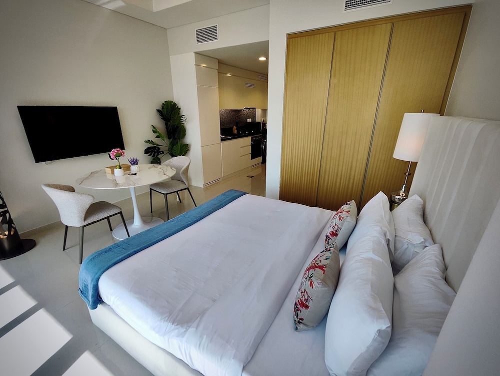 Lux BnB Aykon City