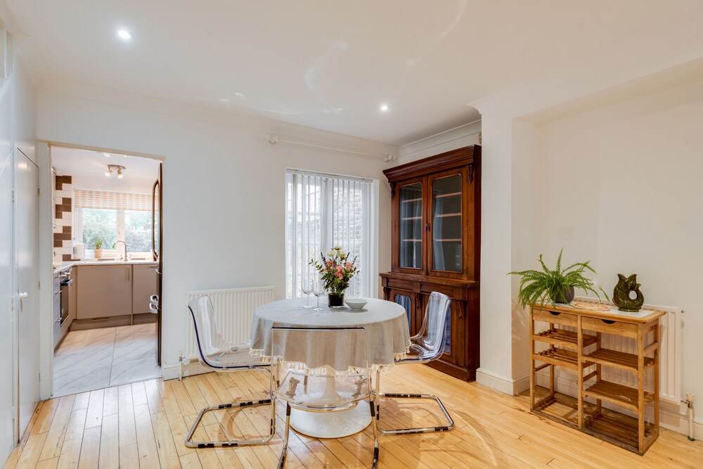 Bright & Spacious 2-Bedroom House view 3