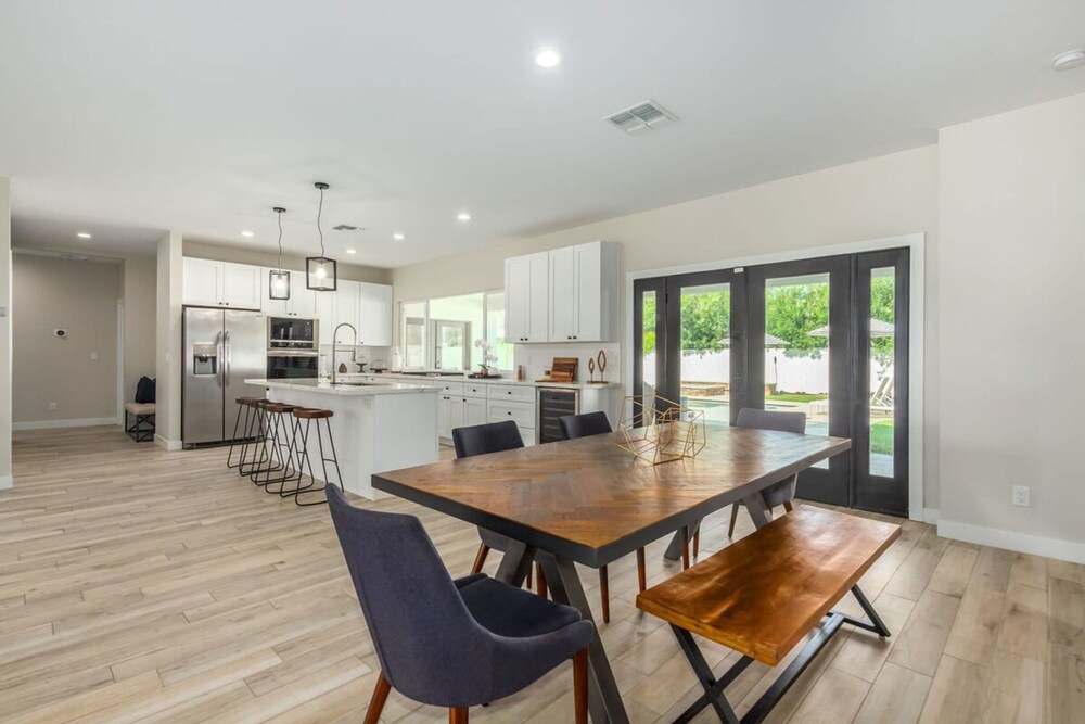 Modern Arcadia Estate Htd Pool Bikes Chef Kitchen