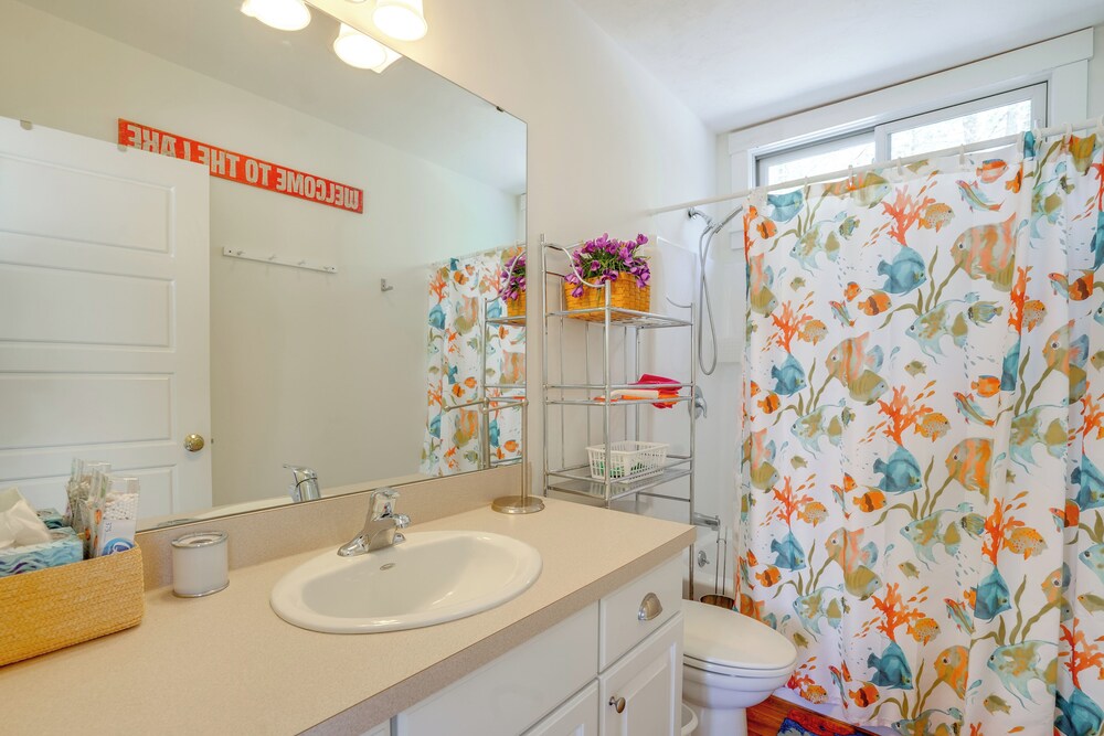 Lake Access & Pools: Sun-soaked Westford Cottage!