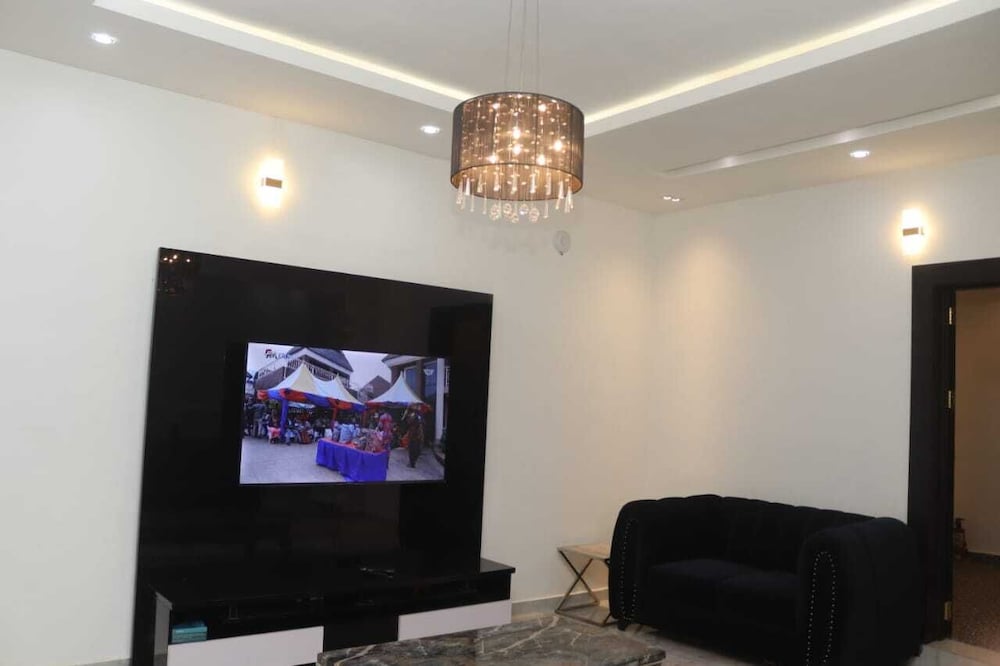 Luxurious 1 Duplex and 3 Flats Apartments, Ugbor Village RD, Benin City Nigeria