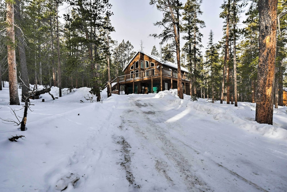Luxury Mountain Getaway in Fairplay w/ Deck! view 3