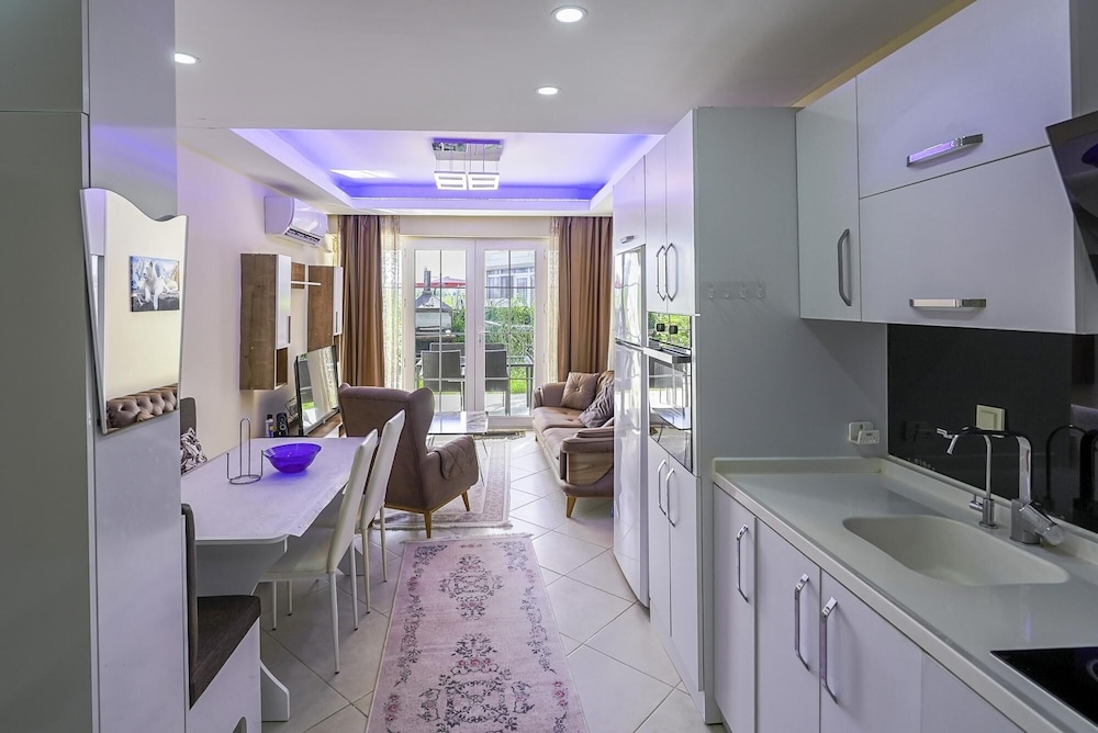 Chic Villa w Patio 5 min to Beach in Antalya