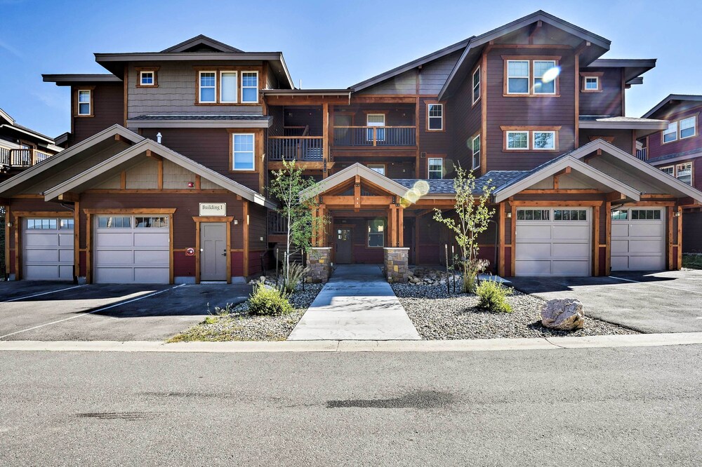 Winter Park Condo w/ Hot Tub & Mountain Views!