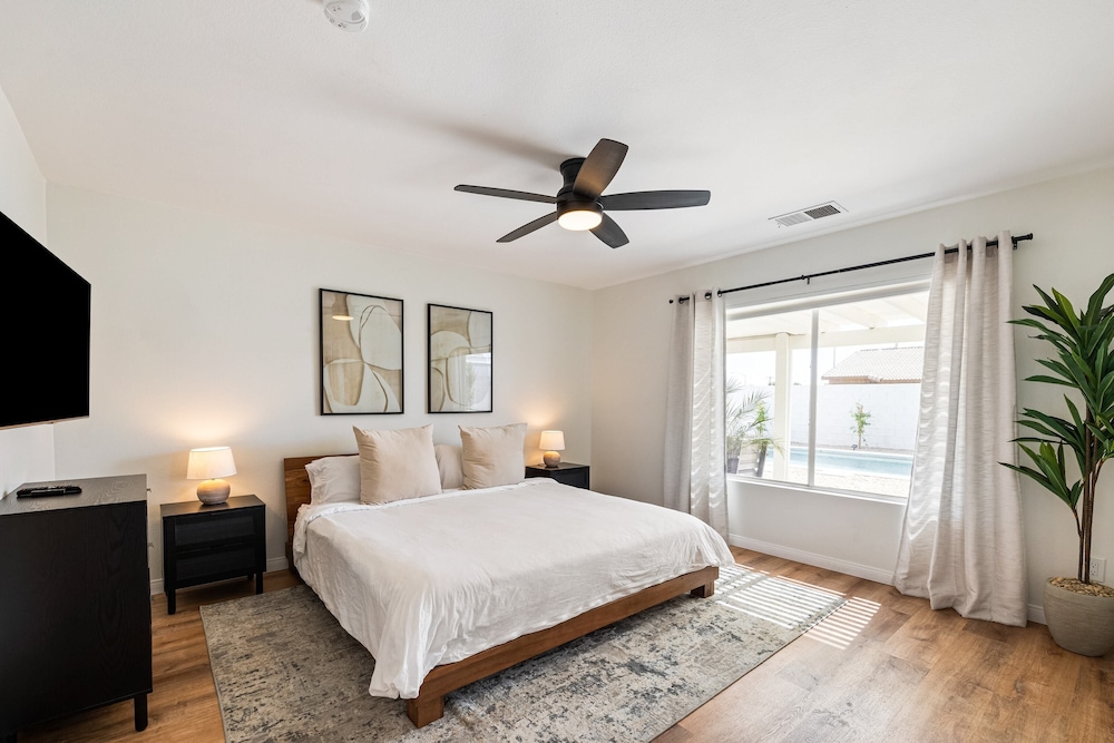 Montego by Avantstay Private Yard w/ Pool & Hot Tub
