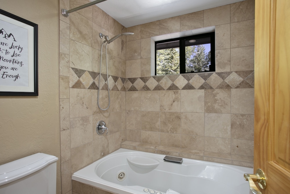 Chaparral at Deer Valley Resort - Three Bedroom Condo with Hot Tub #102 3 Condo