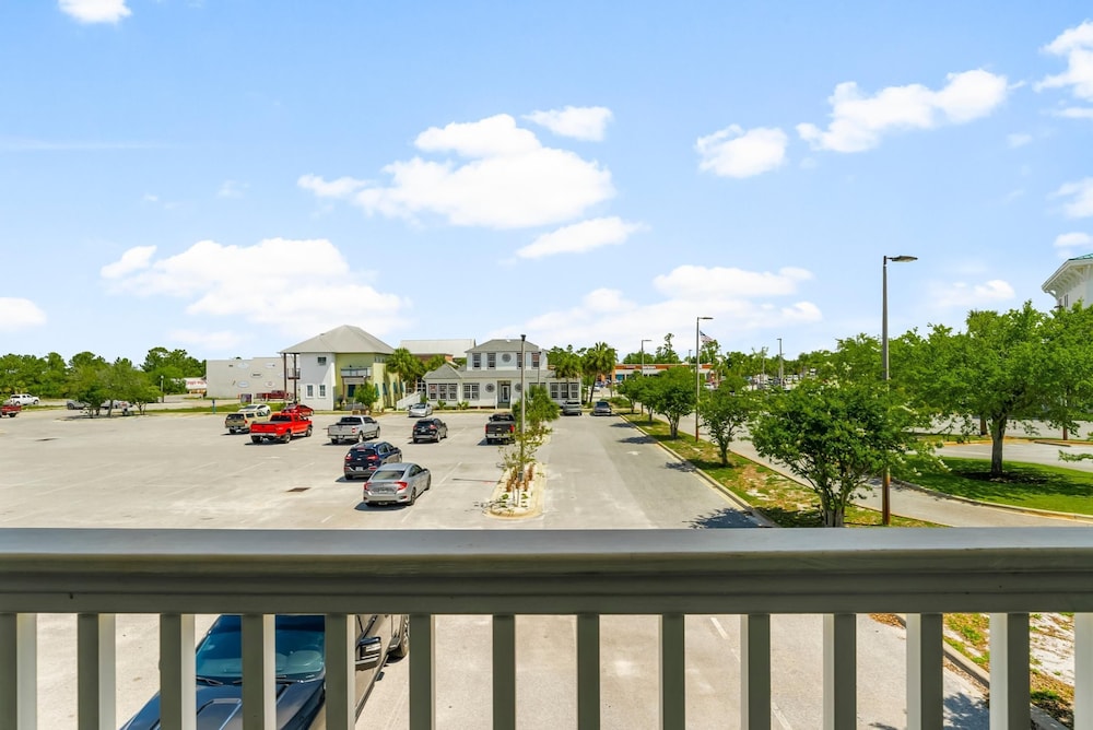 Pet Friendly Beach House - Marina View