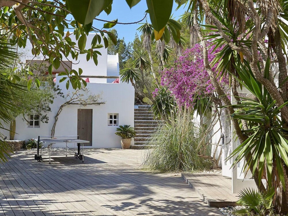 Idyllic Villa With Swimming Pool