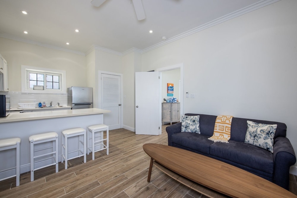 The Better Life & Cottage 5 Bedroom Home