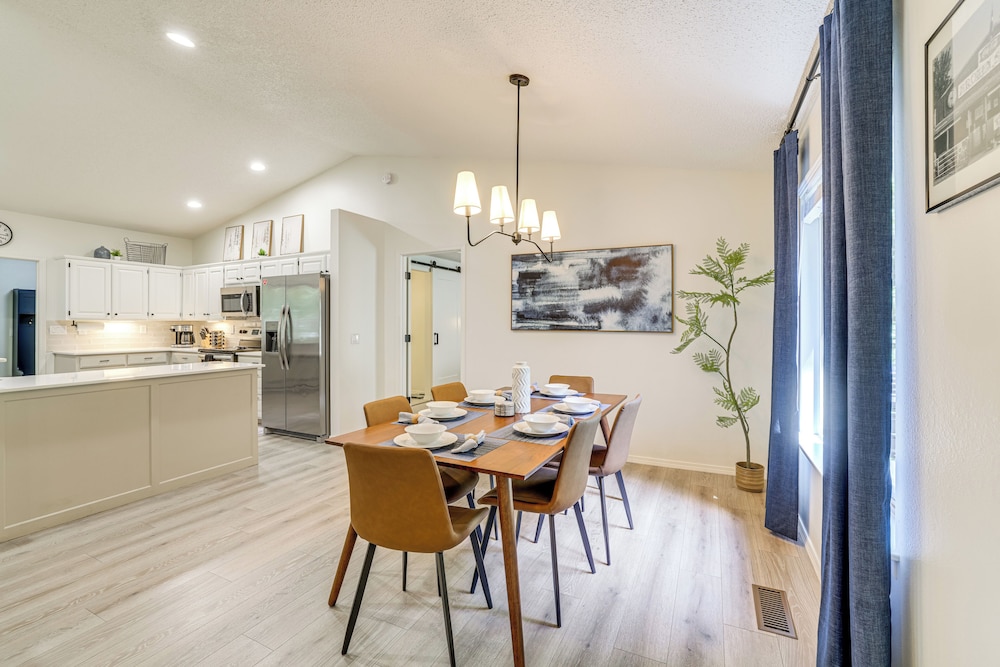Bike, Golf, Swim: Modern Bella Vista Home w/ Deck!