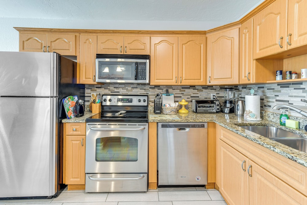 Explore Sarasota: Condo w/ Pool Access, Near Dtwn