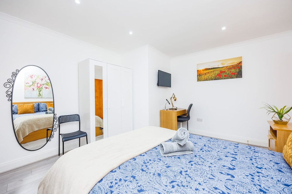 3 Bed 3 Bathroom Flat in Kensington A