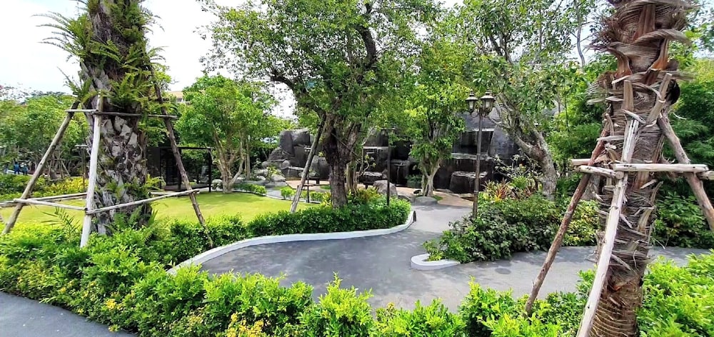 Private Swim Up Pool Apartment on Jomtien Beach Pattaya