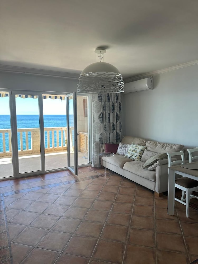 Beachfront Four bedroom Apartment