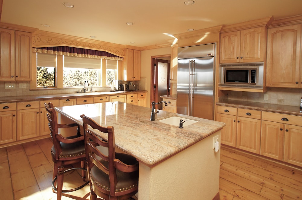 Luxury View Lodge